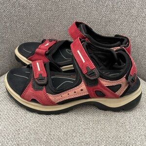 ECCO Women's size 6.5 Offroad Yucatan Sandals.